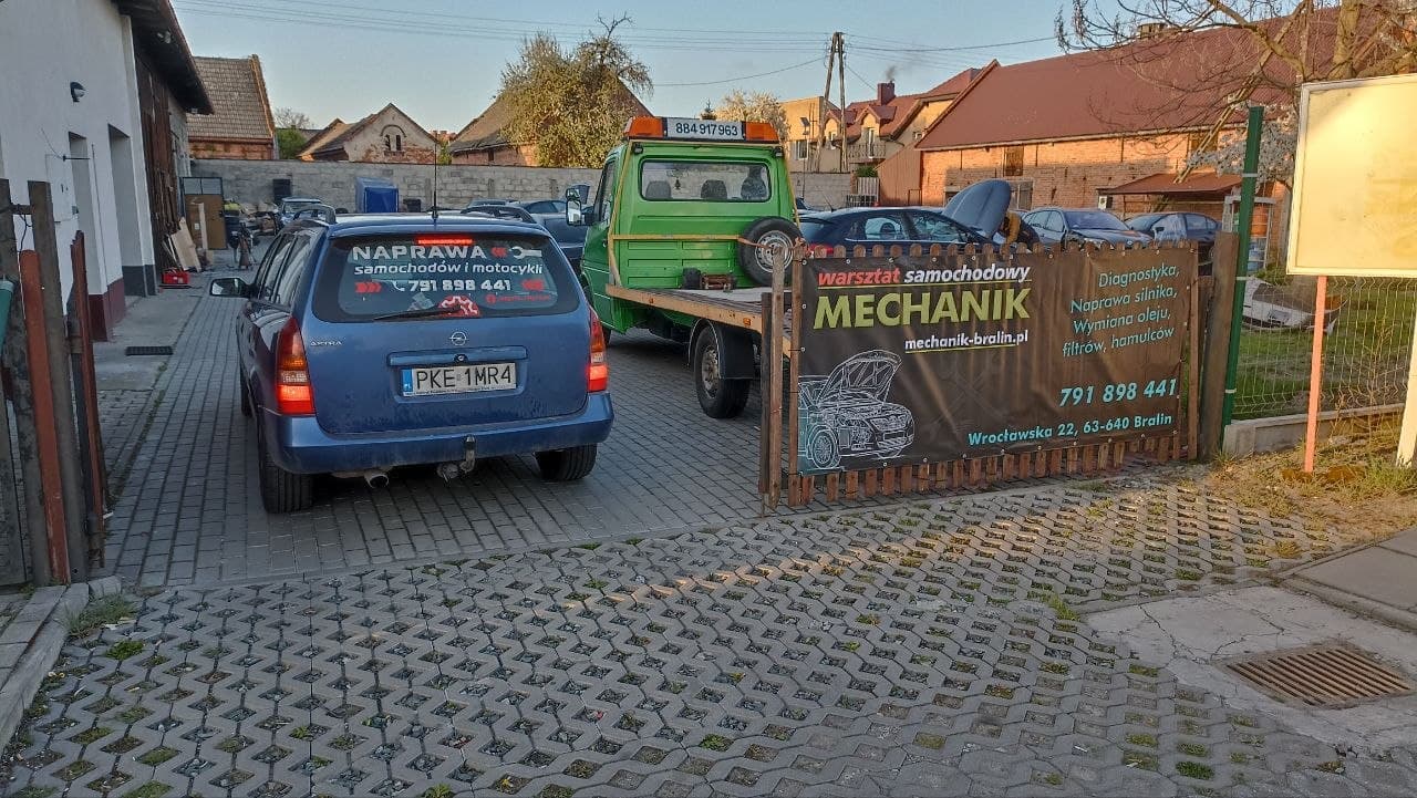 Автосервіс Mechanik Bralin — в'їзні ворота та майстерня